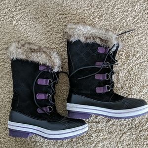 Snow boots